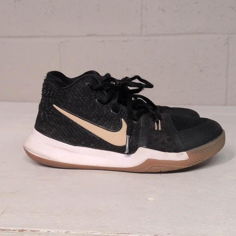 Nike Kyrie III Badge of Honor Basketball Shoes Black Gum Youth Size 1.5